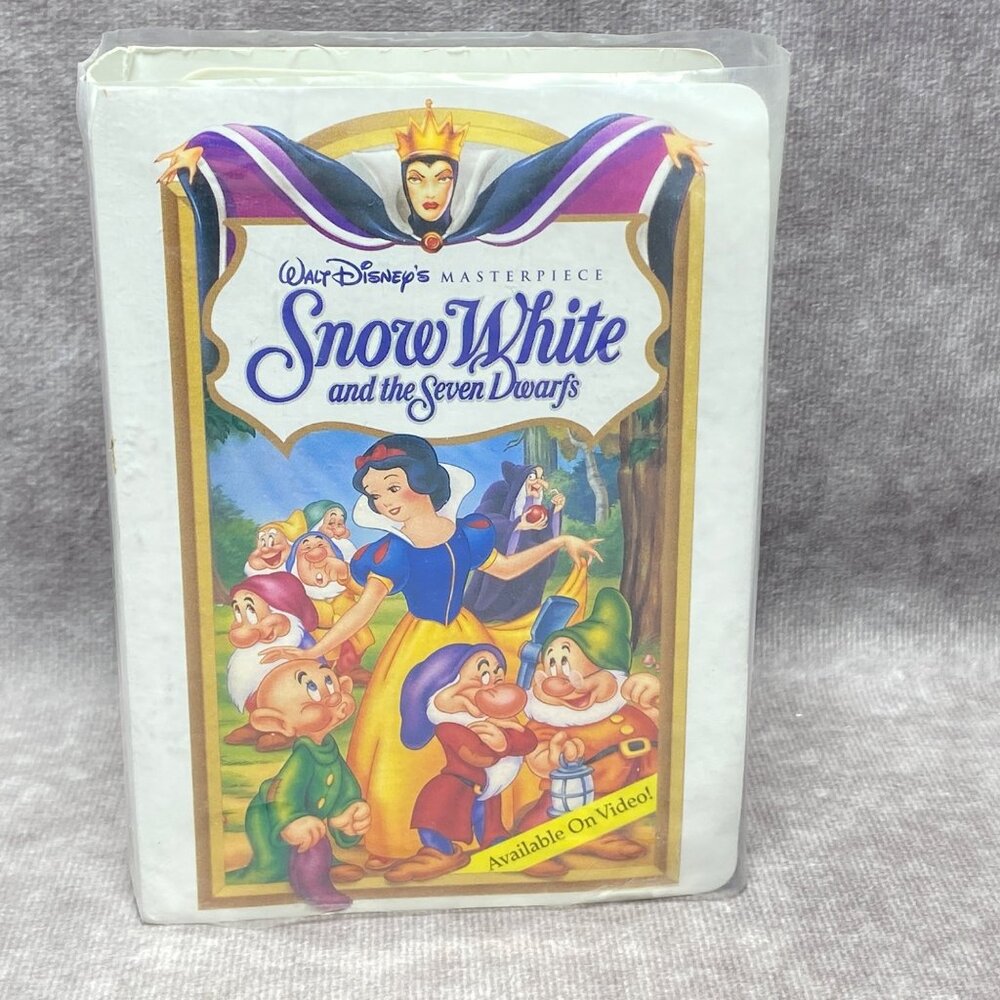 Vintage Disney Snow White McDonalds Happy Meal Toy Figurine 1995